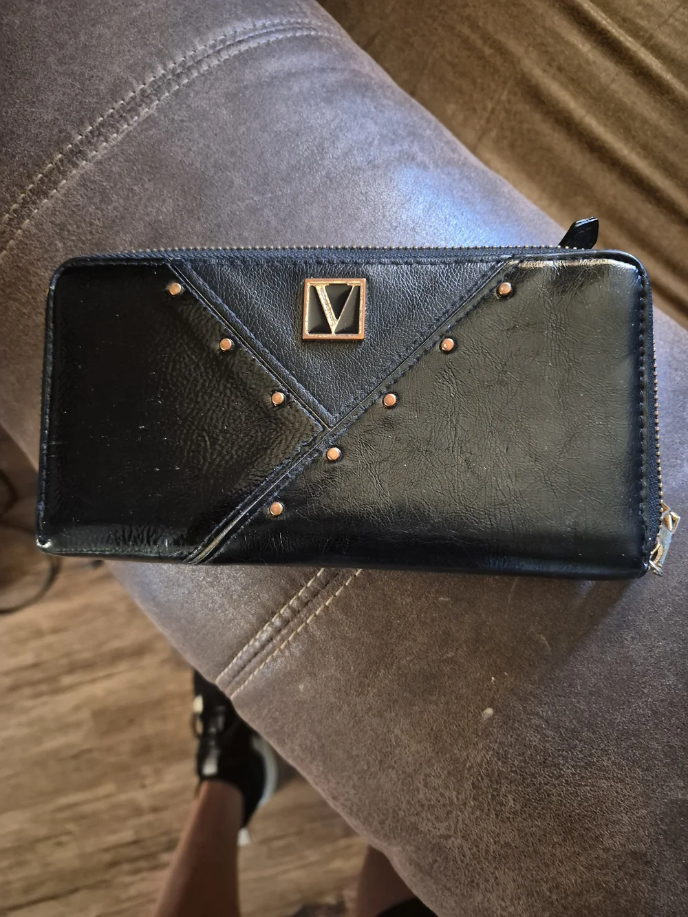 Victoria's Secret Black Stud Mix Credit Card Zip Around Wallet. - Picture 3 of 4